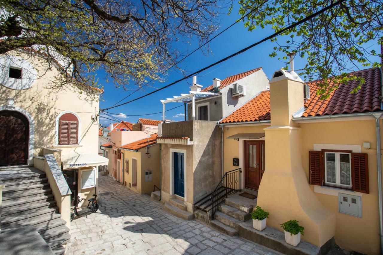 Apartment Little House In
